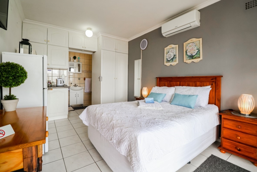 5 Bedroom Property for Sale in Paradise Western Cape